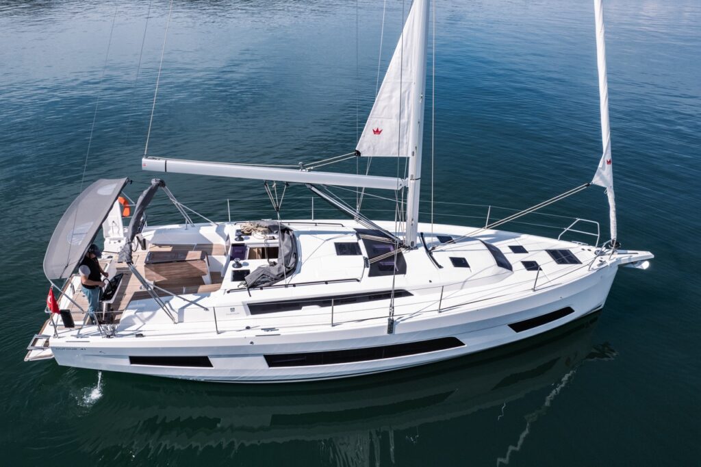 Yacht Image 9