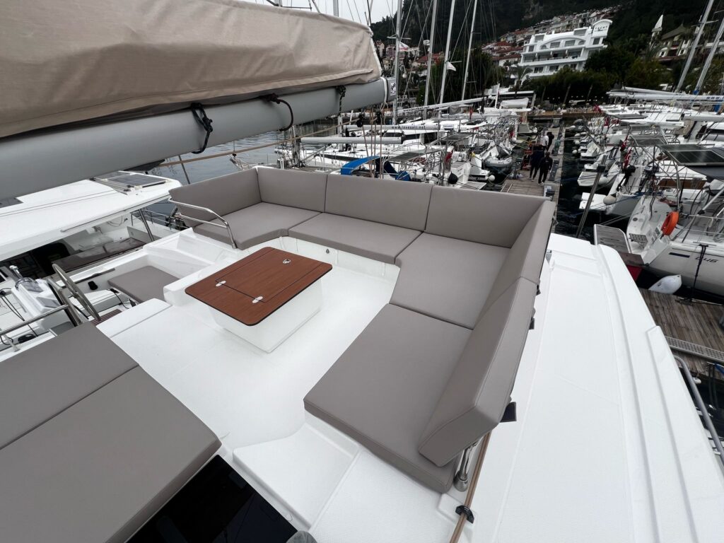 Yacht Image 12