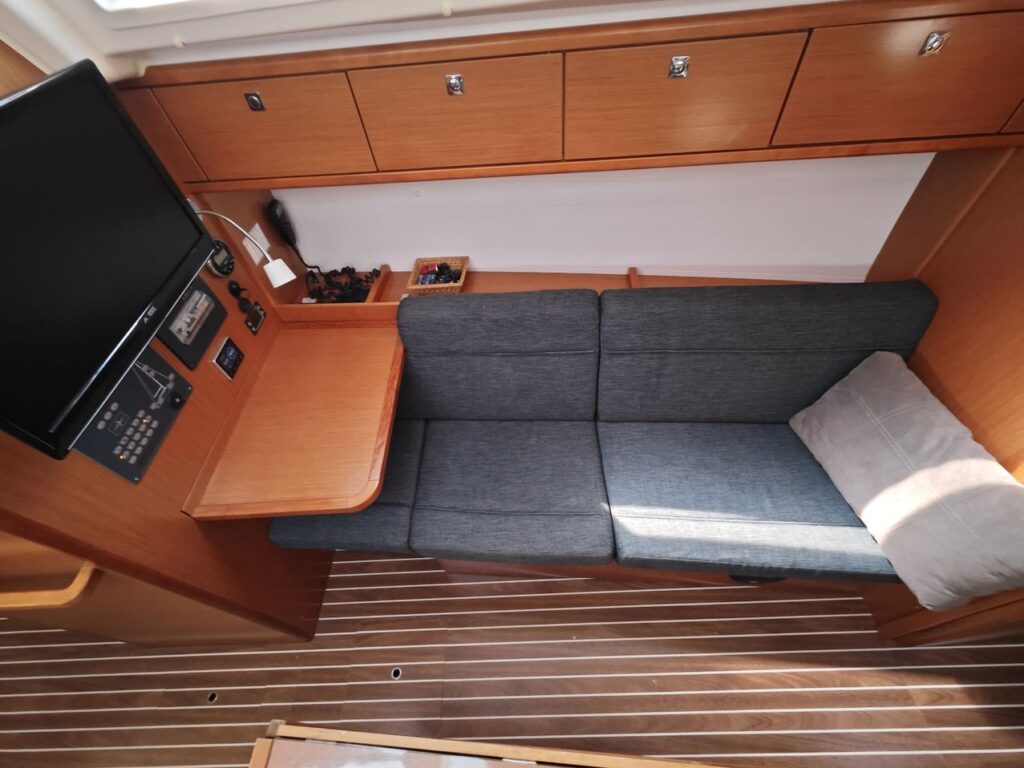 Yacht Image 13