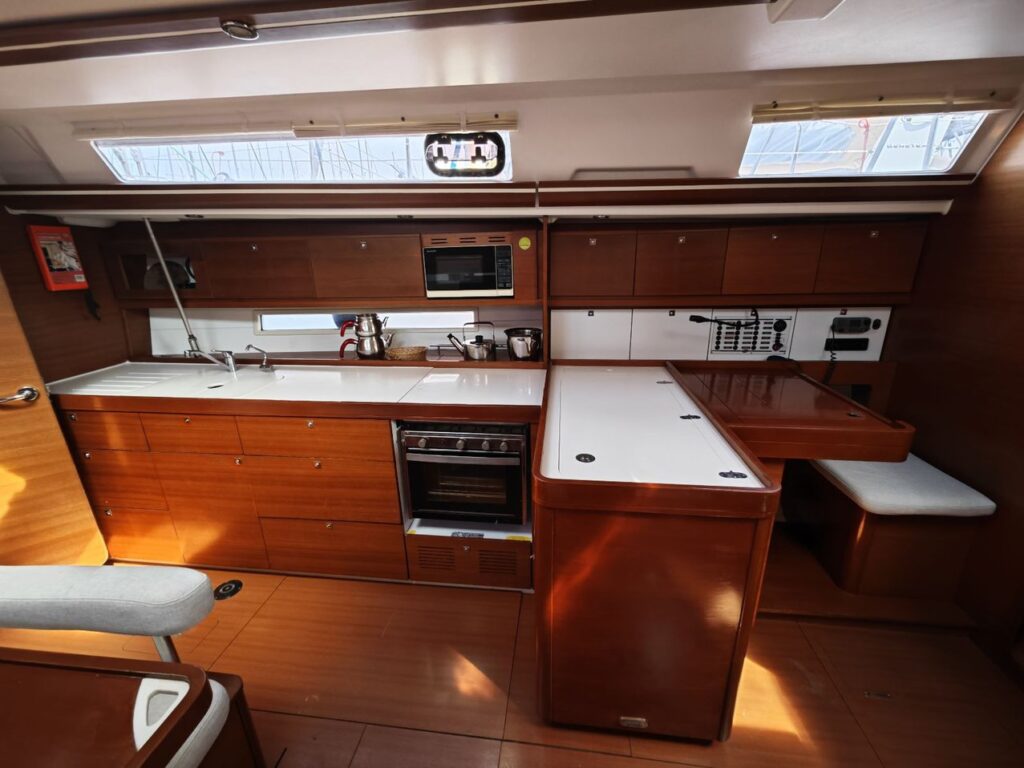 Yacht Image 14