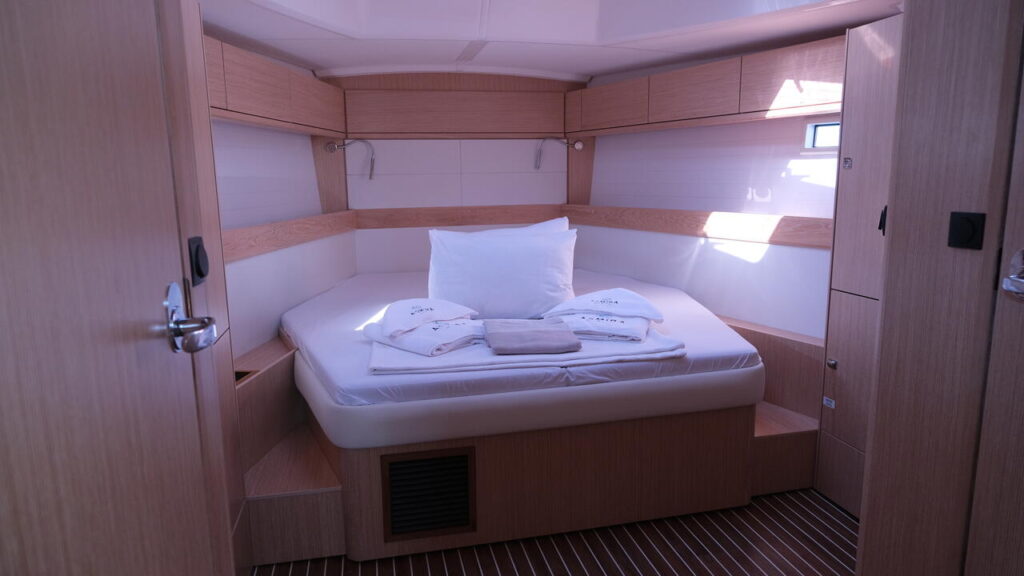 Yacht Image 12