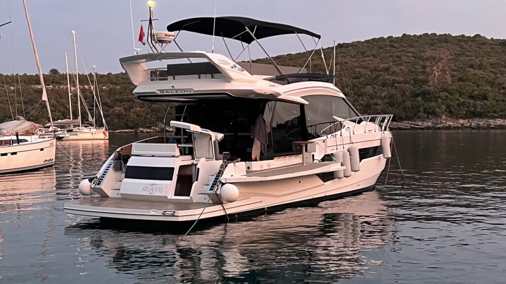 Yacht Image 13