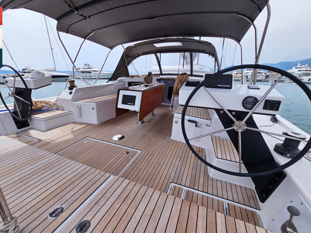 Yacht Image 12