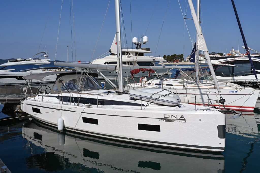 Yacht Image 9
