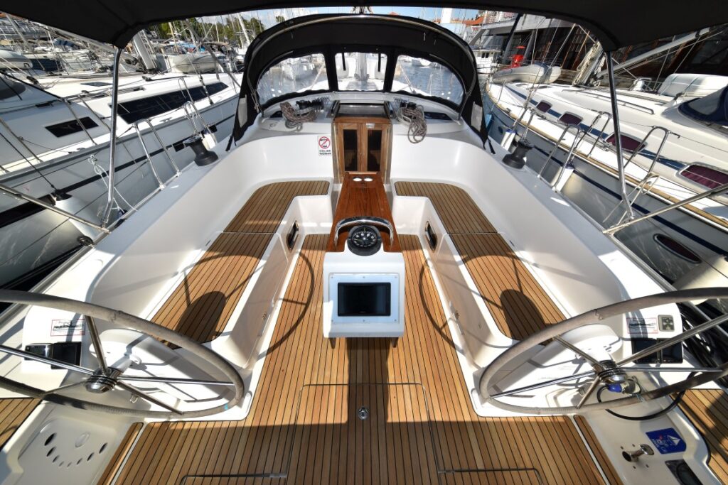Yacht Image 11