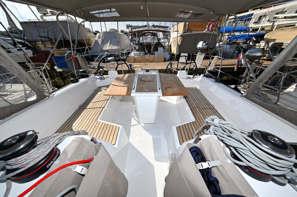 Yacht Image 6