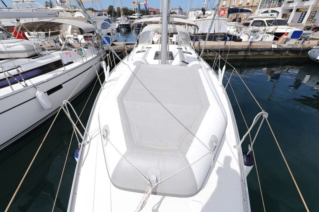 Yacht Image 12