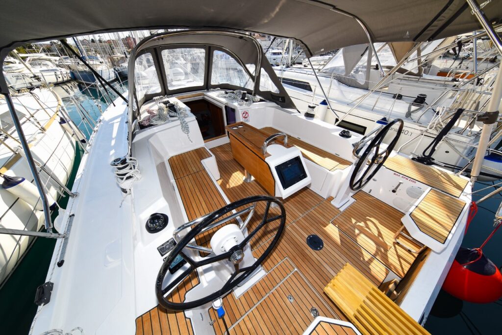 Yacht Image 11