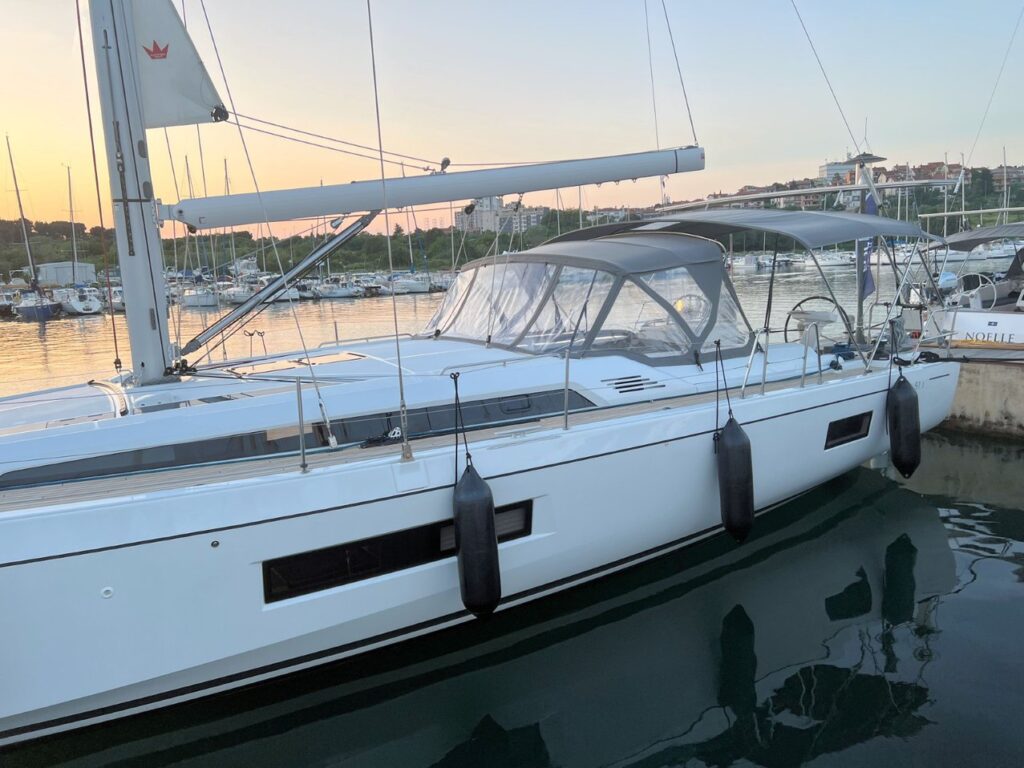 Yacht Image 10