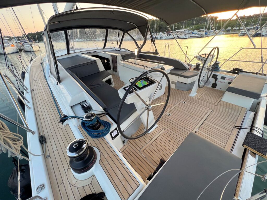 Yacht Image 11