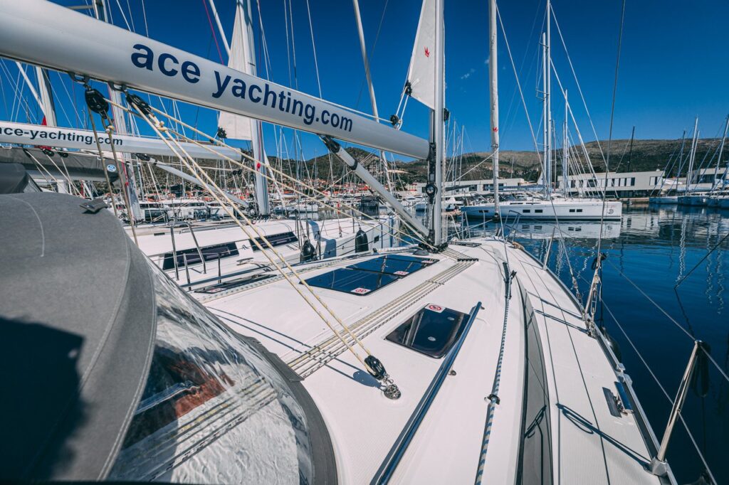 Yacht Image 12