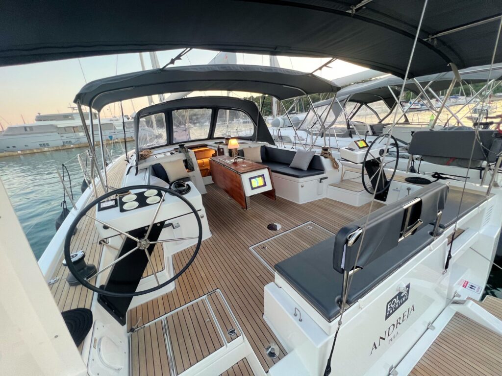 Yacht Image 11