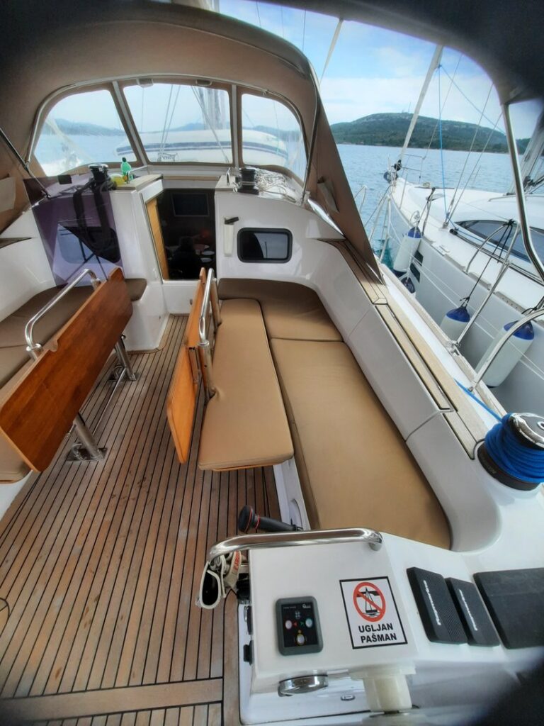 Yacht Image 12
