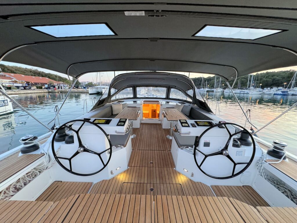 Yacht Image 13