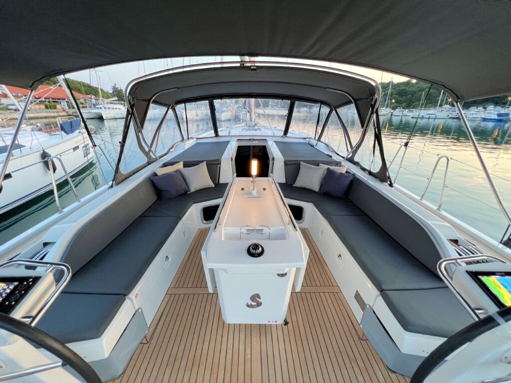 Yacht Image 14
