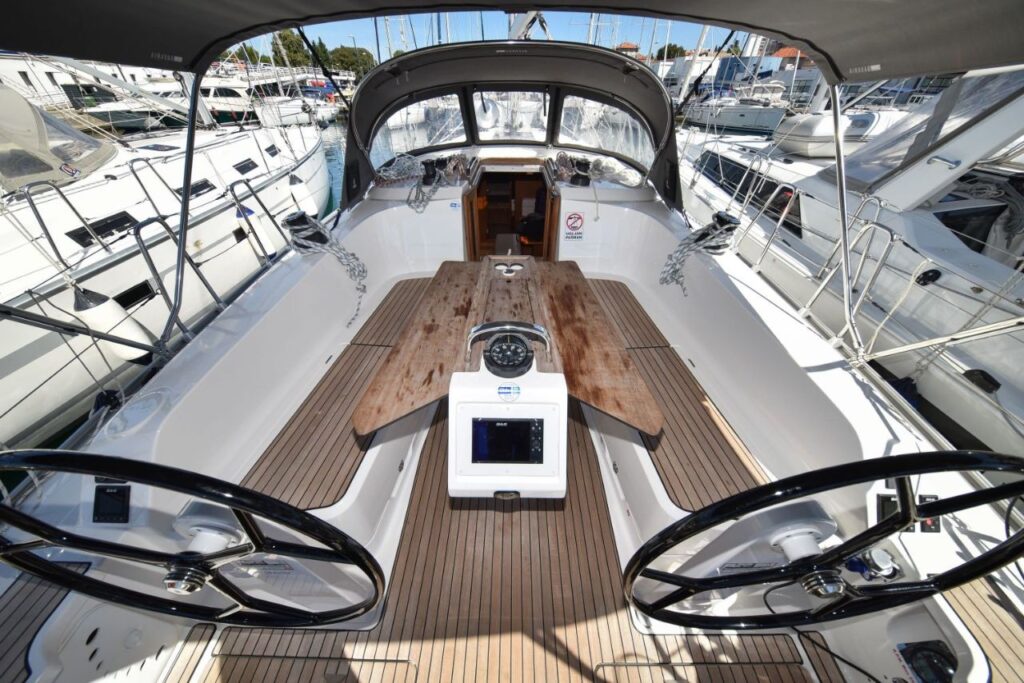 Yacht Image 14
