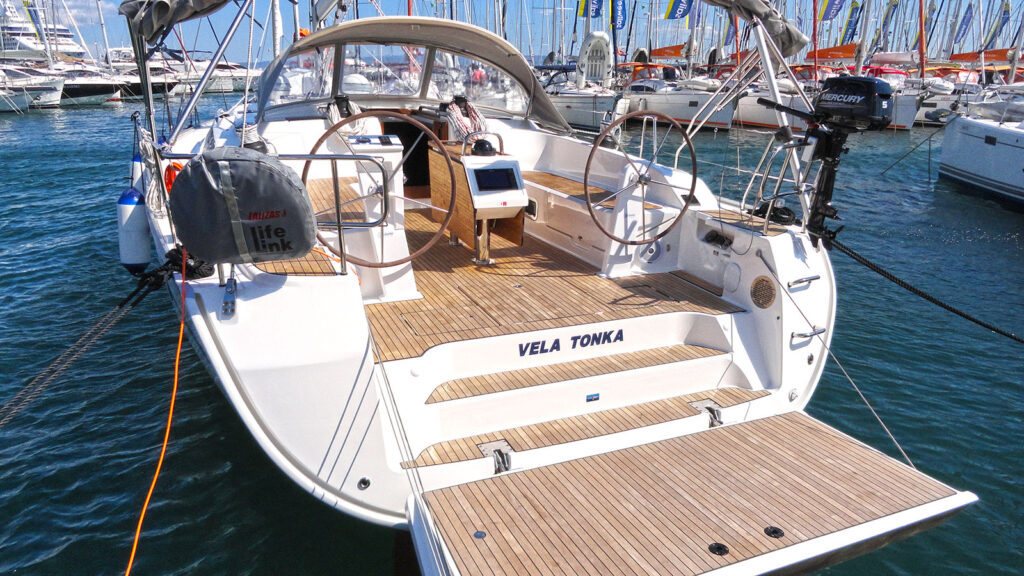 Yacht Image 6