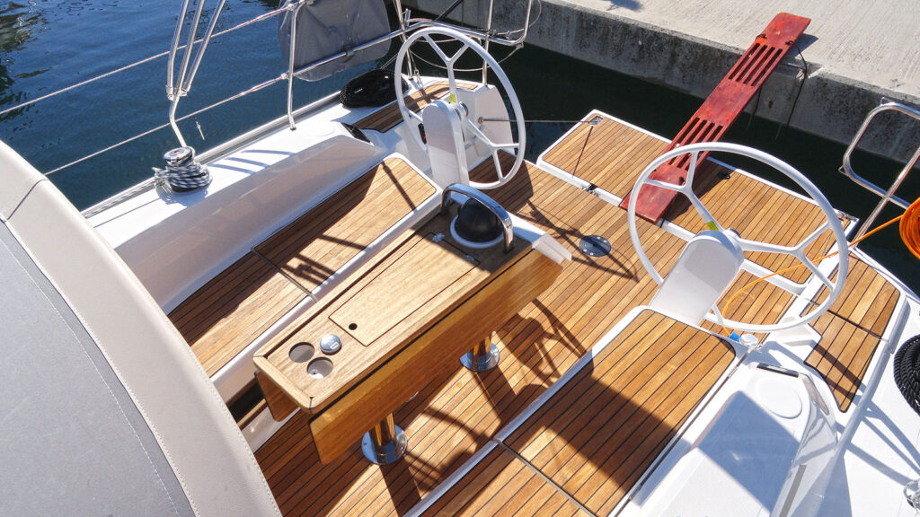 Yacht Image 9