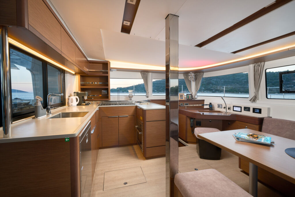 Yacht Image 12