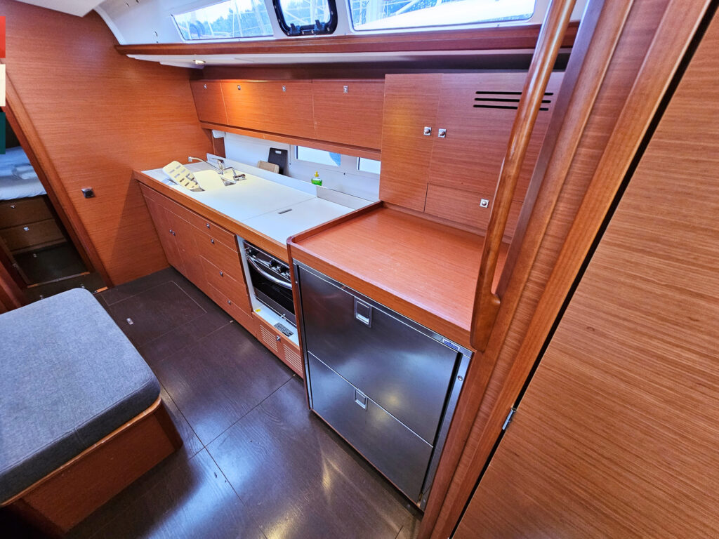 Yacht Image 21