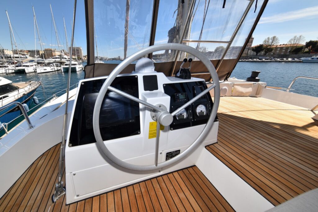 Yacht Image 27