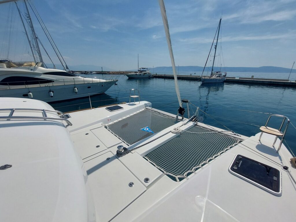 Yacht Image 12