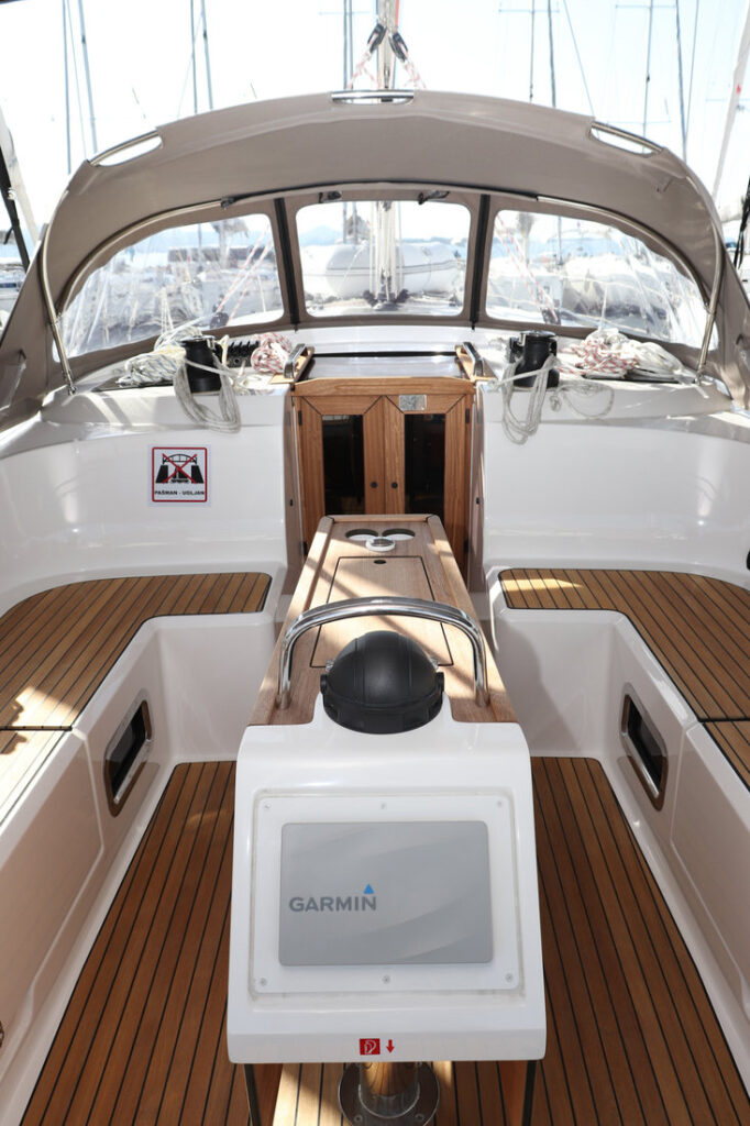 Yacht Image 6