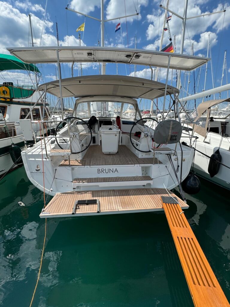 Yacht Image 4