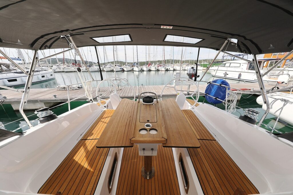 Yacht Image 7
