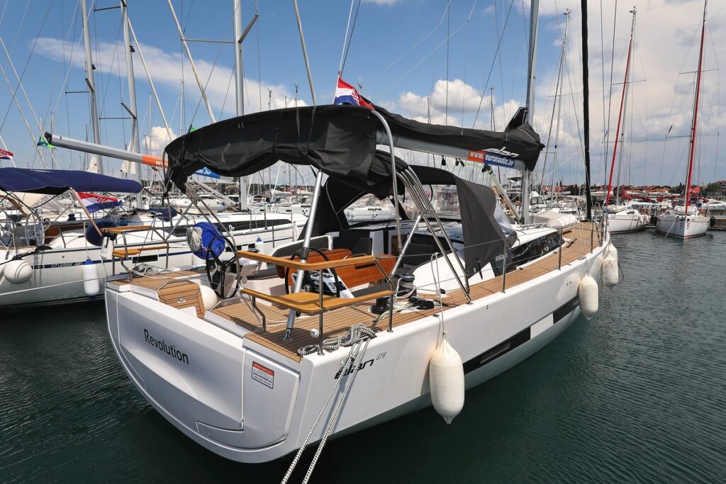 Yacht Image 9