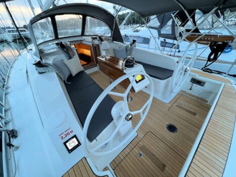 Yacht Image 9