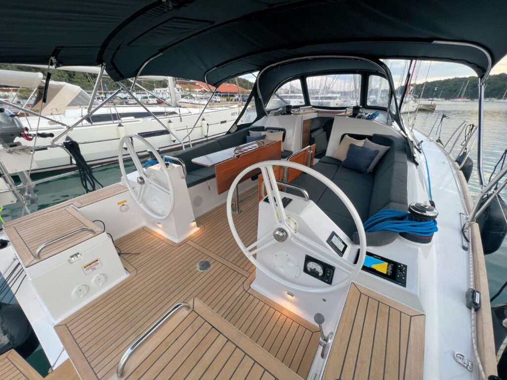 Yacht Image 10