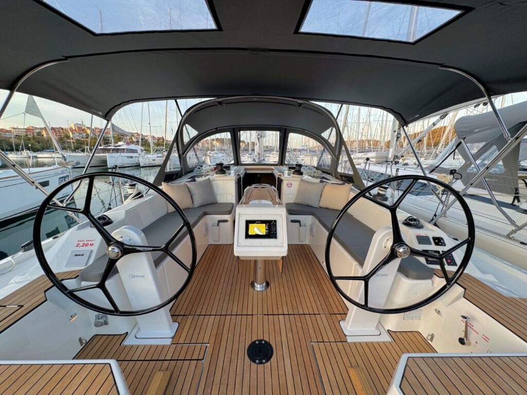 Yacht Image 10