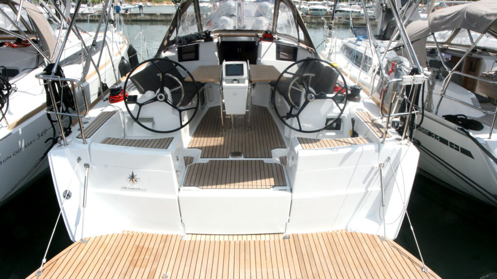 Yacht Image 8