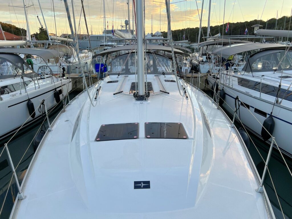 Yacht Image 12