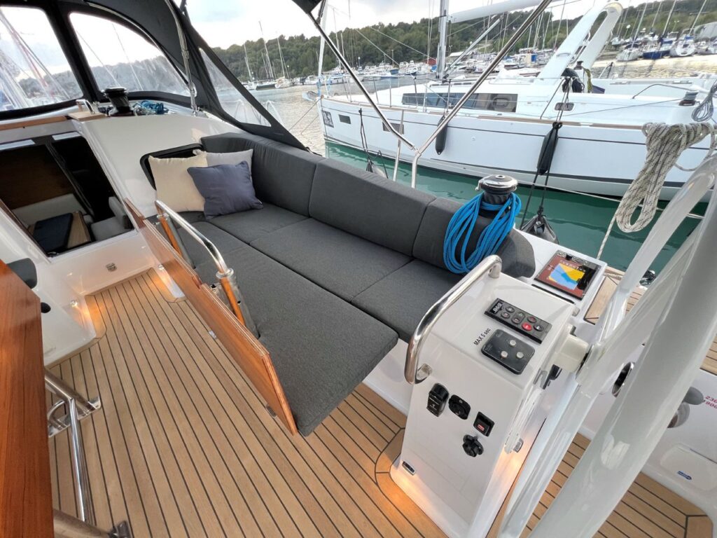 Yacht Image 12