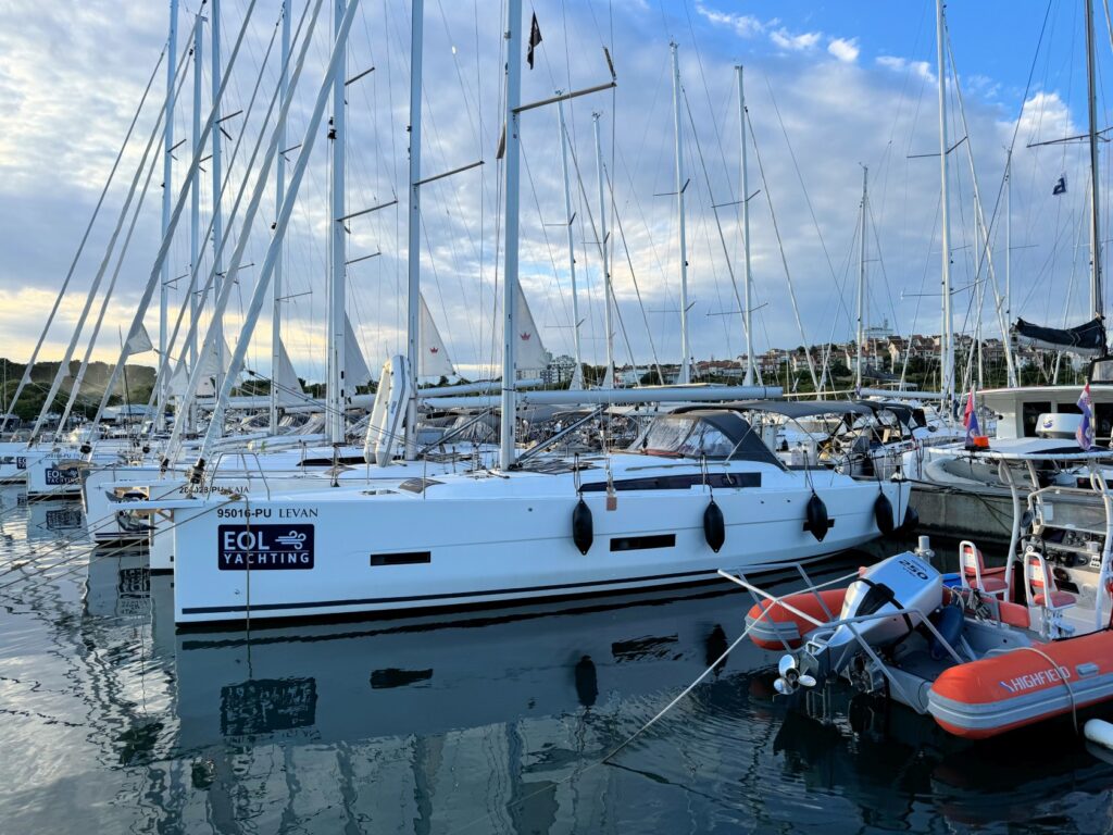 Yacht Image 22
