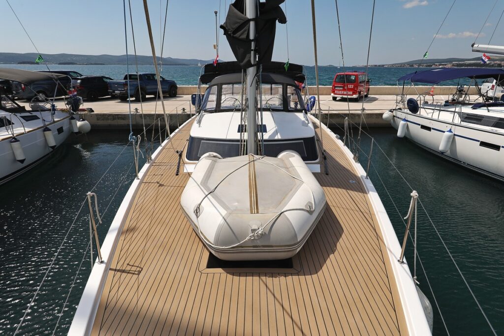 Yacht Image 12