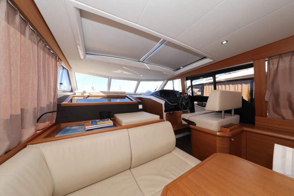 Yacht Image 11