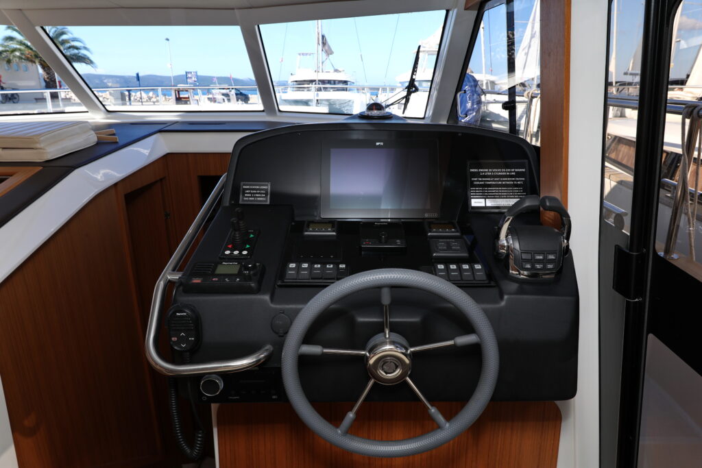 Yacht Image 12