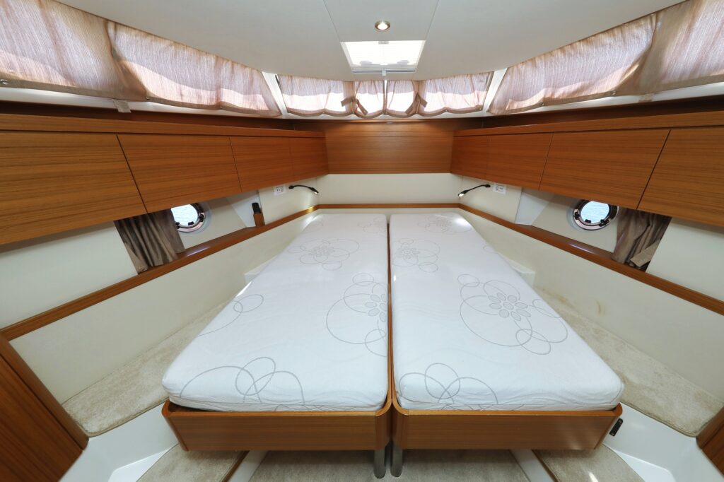 Yacht Image 13